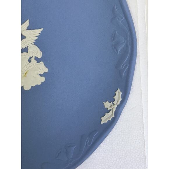 Wedgwood England Blue Jasperware 1991 'Hark the Herald Angels Sing' Plate w/Box - Picture 8 of 10
